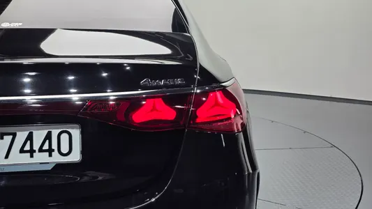 Mercedes-Benz E-Class W214 E300 4MATIC AMG Line 2024 23