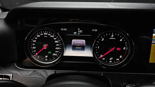 Mercedes-Benz E-Class W213 E220d 2017 8