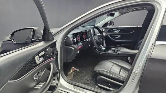 Mercedes-Benz E-Class W213 E220d 2017 10