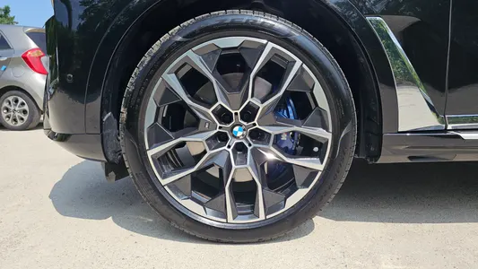 BMW X7 (G07) xDrive 40i M 6 2025 5