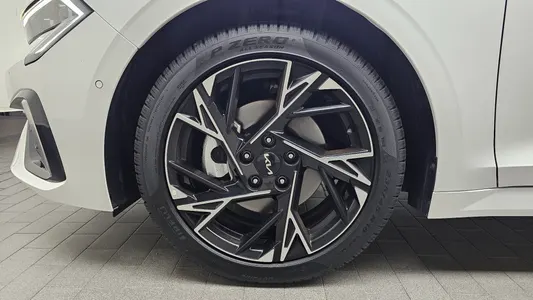 Kia K5 3 2.0 2025 4
