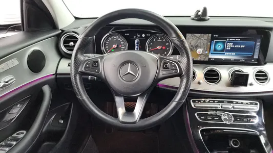 Mercedes-Benz E-Class W213 E200 2017 13
