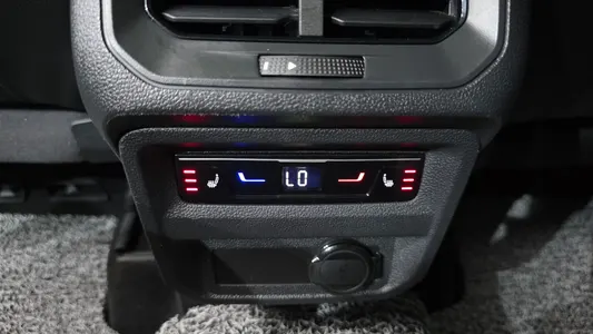 Volkswagen 2 2.0 TDI 4 2023 16