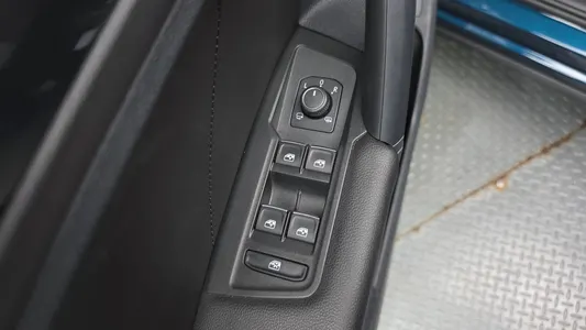 Volkswagen 2 2.0 TDI 4 2023 27