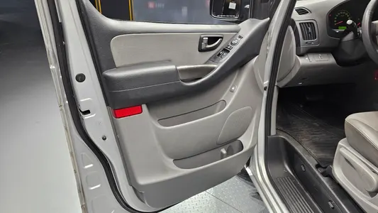 Hyundai Grand Starex 12 2009 24
