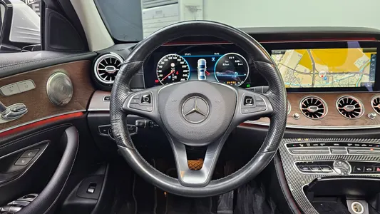 Mercedes-Benz E-Class W213 E220d 2017 13
