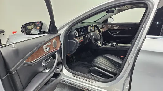 Mercedes-Benz E-Class W213 E220d 2017 10