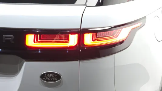 Land Rover 레인지로버 벨라 3.0 P400 R- HSE 2021 23