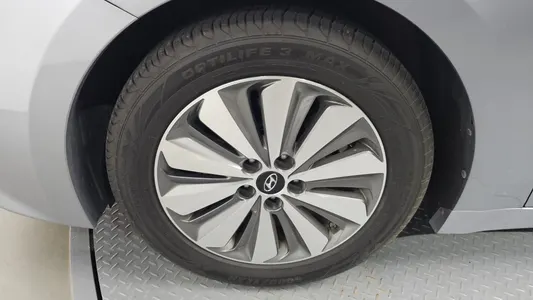 Hyundai HG 2015 5