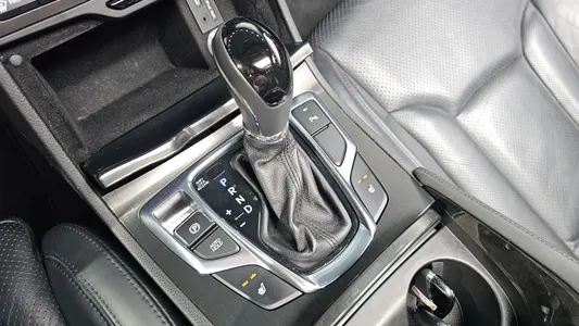 Hyundai HG 2015 9
