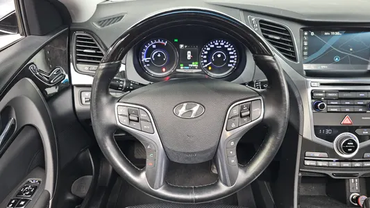 Hyundai HG 2015 12