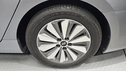 Hyundai HG 2015 21