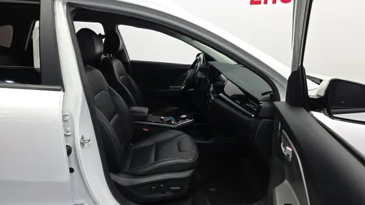 Kia 니로 플러스 2022 11