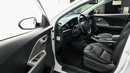 Kia 니로 플러스 2022 10