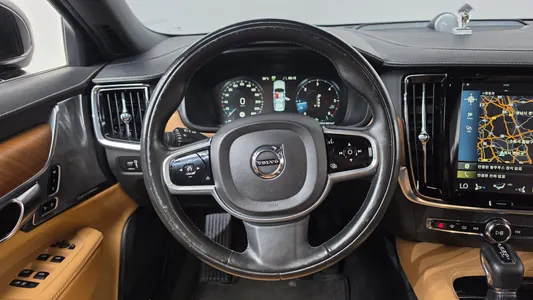 Volvo S90 D4 2018 13