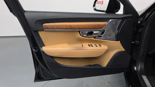 Volvo S90 D4 2018 24