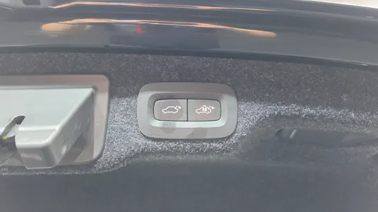 Volvo S90 D4 2018 32