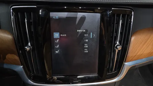 Volvo S90 D4 2018 35