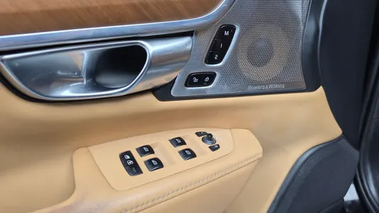Volvo S90 D4 2018 36