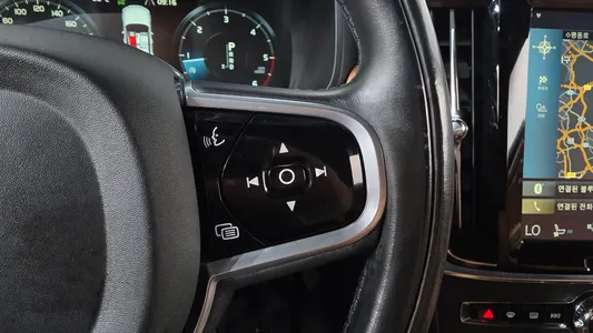 Volvo S90 D4 2018 37