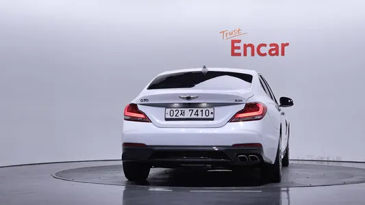 Genesis G70 2.2D 2019 4