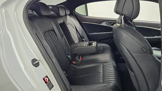 Genesis G70 2.2D 2019 12