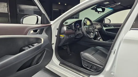 Genesis G70 2.2D 2019 10