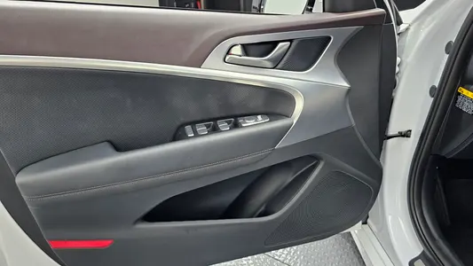 Genesis G70 2.2D 2019 24