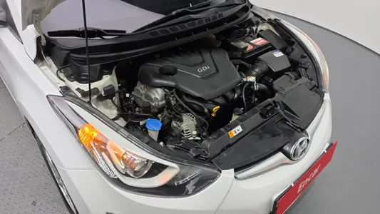 Hyundai 아반떼 1.6 GDi 2015 6