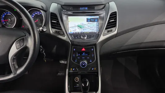 Hyundai 아반떼 1.6 GDi 2015 16