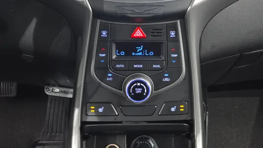 Hyundai 아반떼 1.6 GDi 2015 19