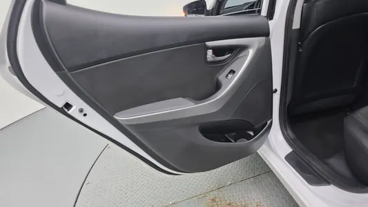 Hyundai 아반떼 1.6 GDi 2015 25