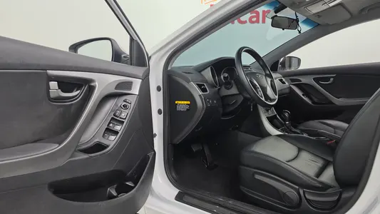 Hyundai 아반떼 1.6 GDi 2015 26