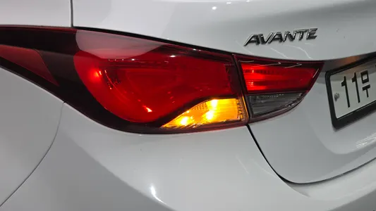 Hyundai 아반떼 1.6 GDi 2015 23