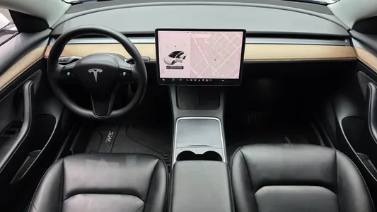 Tesla 3 AWD 2021 7