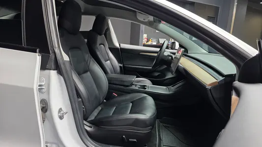 Tesla 3 AWD 2021 11