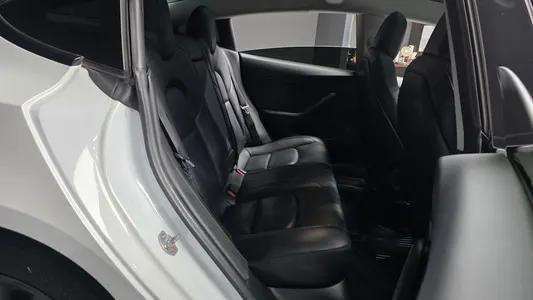Tesla 3 AWD 2021 12