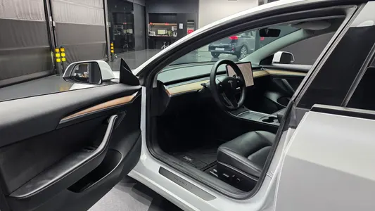 Tesla 3 AWD 2021 10