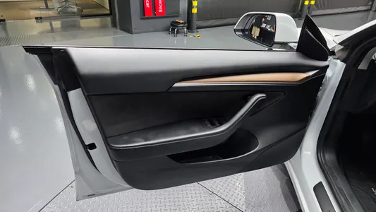 Tesla 3 AWD 2021 24