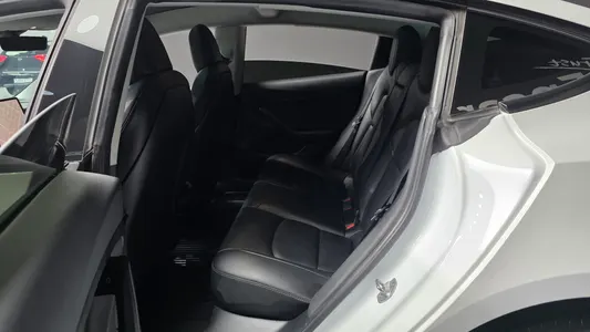 Tesla 3 AWD 2021 26
