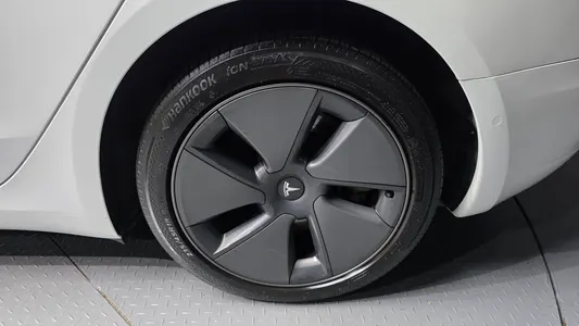 Tesla 3 AWD 2021 21