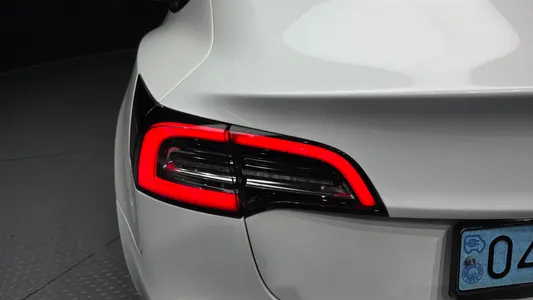 Tesla 3 AWD 2021 23