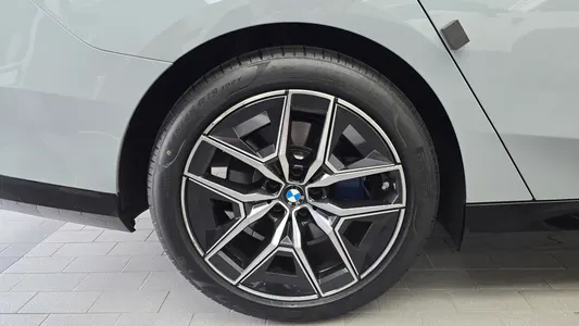 BMW 5 Series (G60) 520i M 2026 5