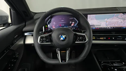 BMW 5 Series (G60) 520i M 2026 13