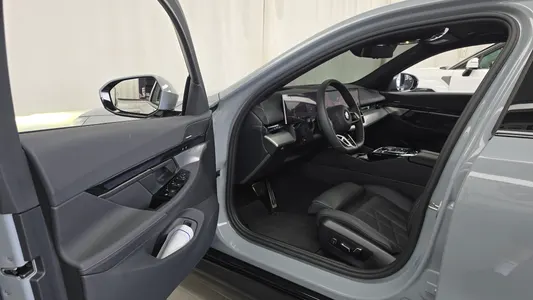 BMW 5 Series (G60) 520i M 2026 10