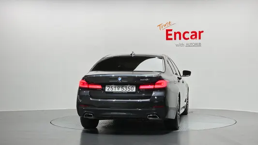 BMW 5 Series (G30) 520i M 2022 4