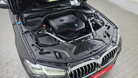 BMW 5 Series (G30) 520i M 2022 6