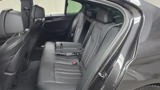 BMW 5 Series (G30) 520i M 2022 12