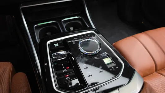 BMW 7 Series (G70) 740i xDrive M 2025 9