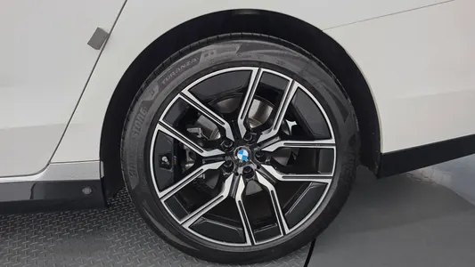 BMW 7 Series (G70) 740i xDrive M 2025 21